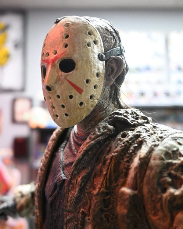 Jason Voorhees statue Cryptic Collectibles 2